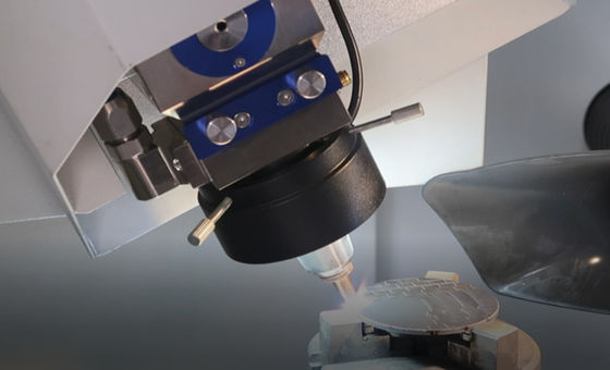 Máquina de corte a laser de fibra CNC de precisão 380V-3 fases-5 fios 50Hz Fornecimento de energia Sistema CNC auto-desenvolvido baseado em Windows